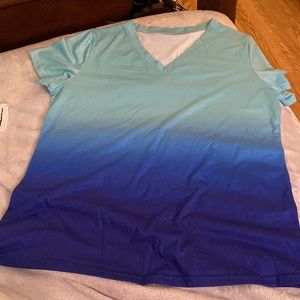 NWOT V-neck Ombre T-shirt top blouse